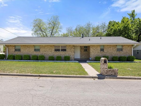 110 Omaha, Stephenville, TX 76401