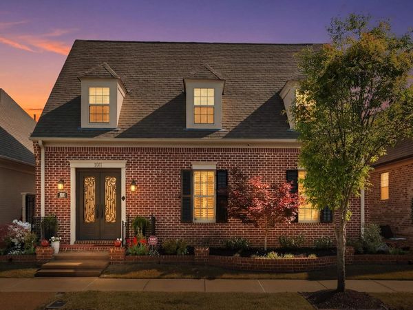 1011 OSTLERS WAY DR, Collierville, TN 38017