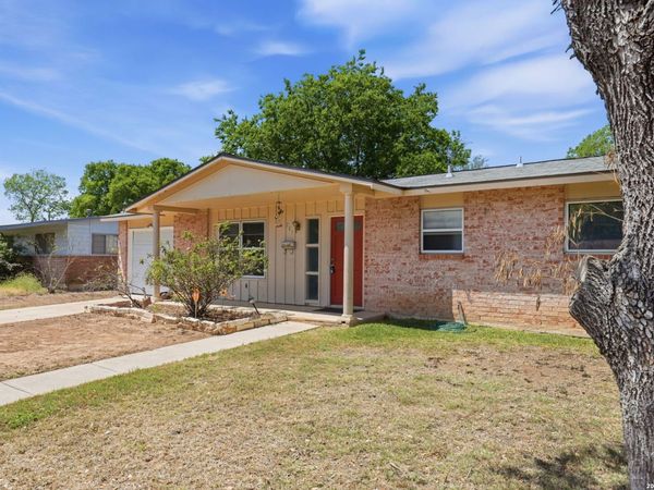 701 Aviation Ave, Schertz, TX 78154