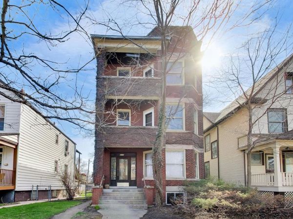 6115 N Hermitage Avenue , Chicago, IL 60660