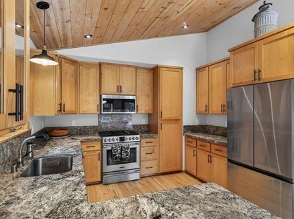 12442 Saint Bernard Drive, Truckee, CA 96161 Photo