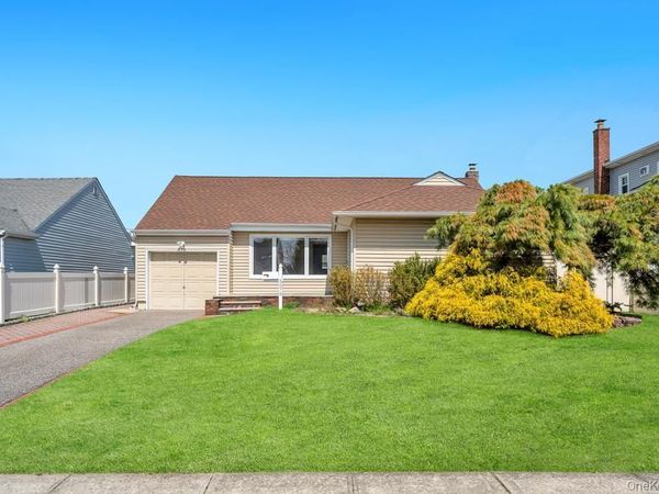 3685 Prairie Path, Bethpage, NY 11714