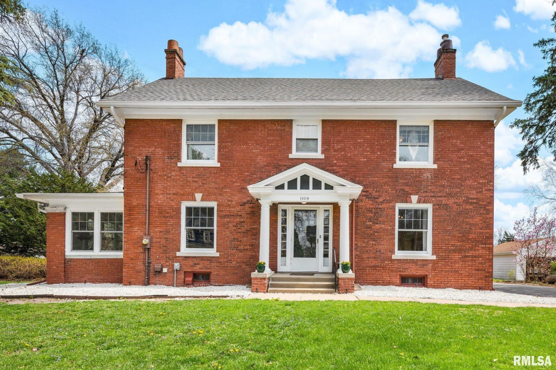 1109 N Prairie Street, Galesburg, IL 61401 Main Photo