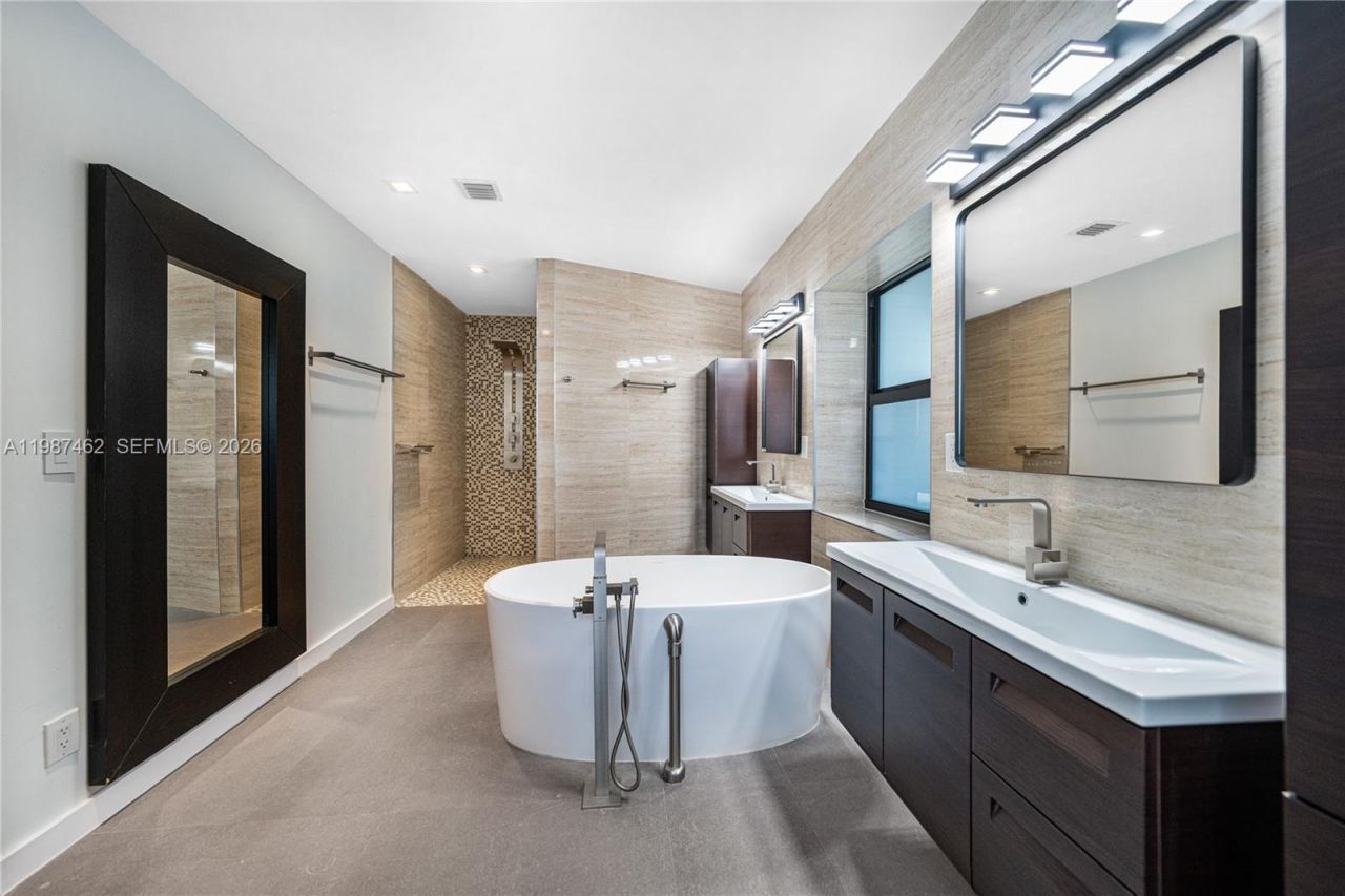 1351 Bay Ter, North Bay Village, FL 33141 Photo