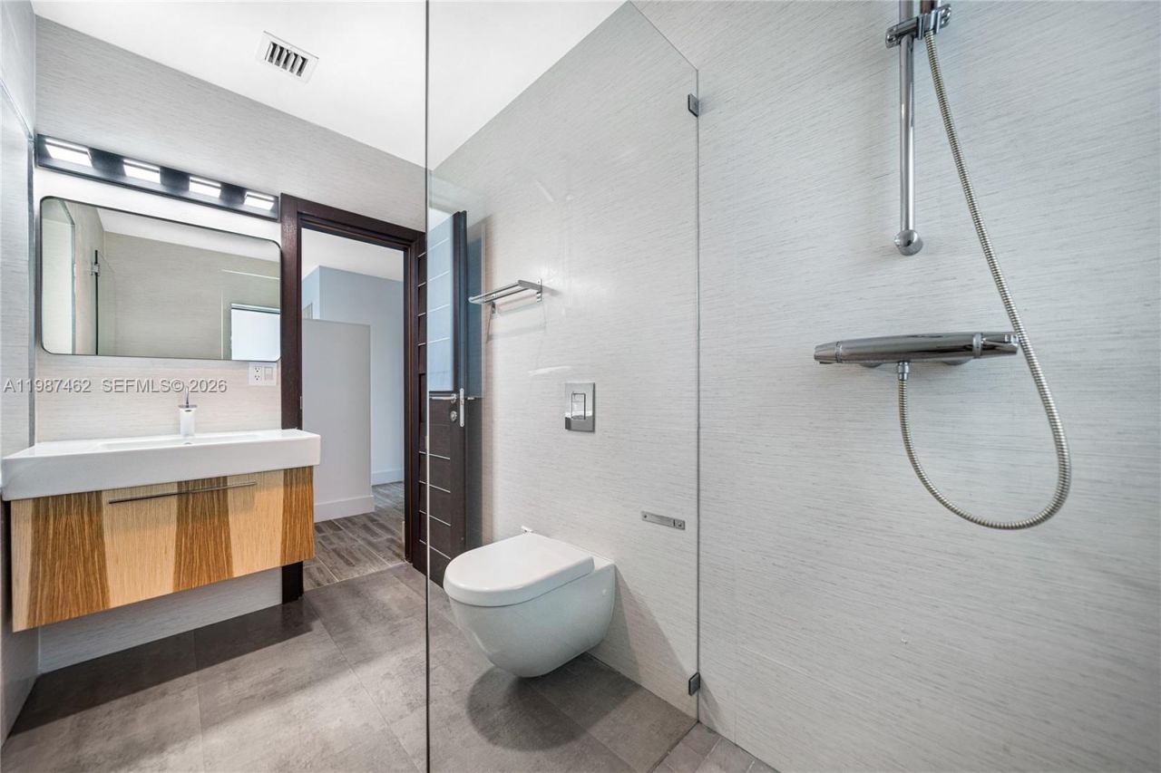 1351 Bay Ter, North Bay Village, FL 33141 Photo