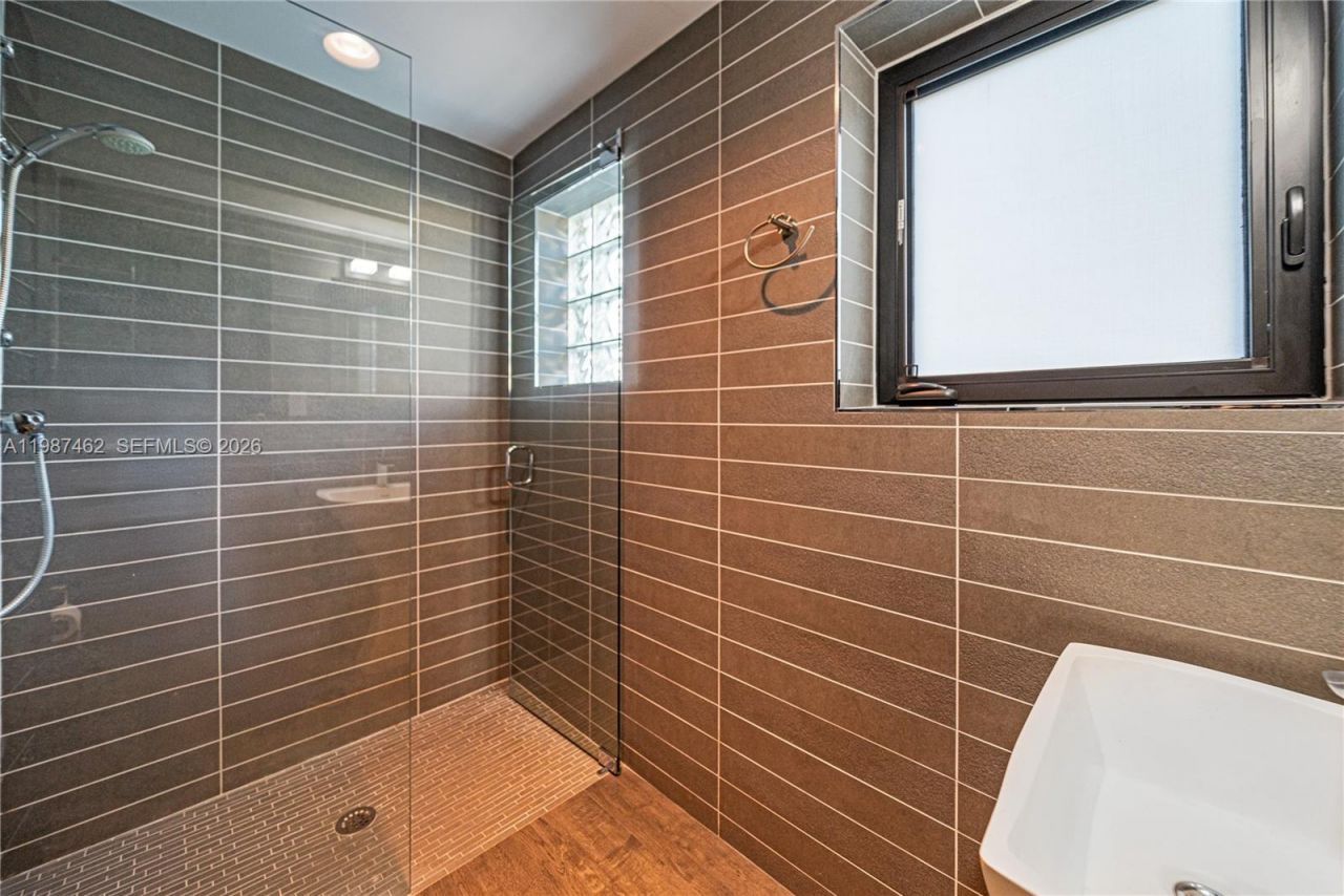 1351 Bay Ter, North Bay Village, FL 33141 Photo