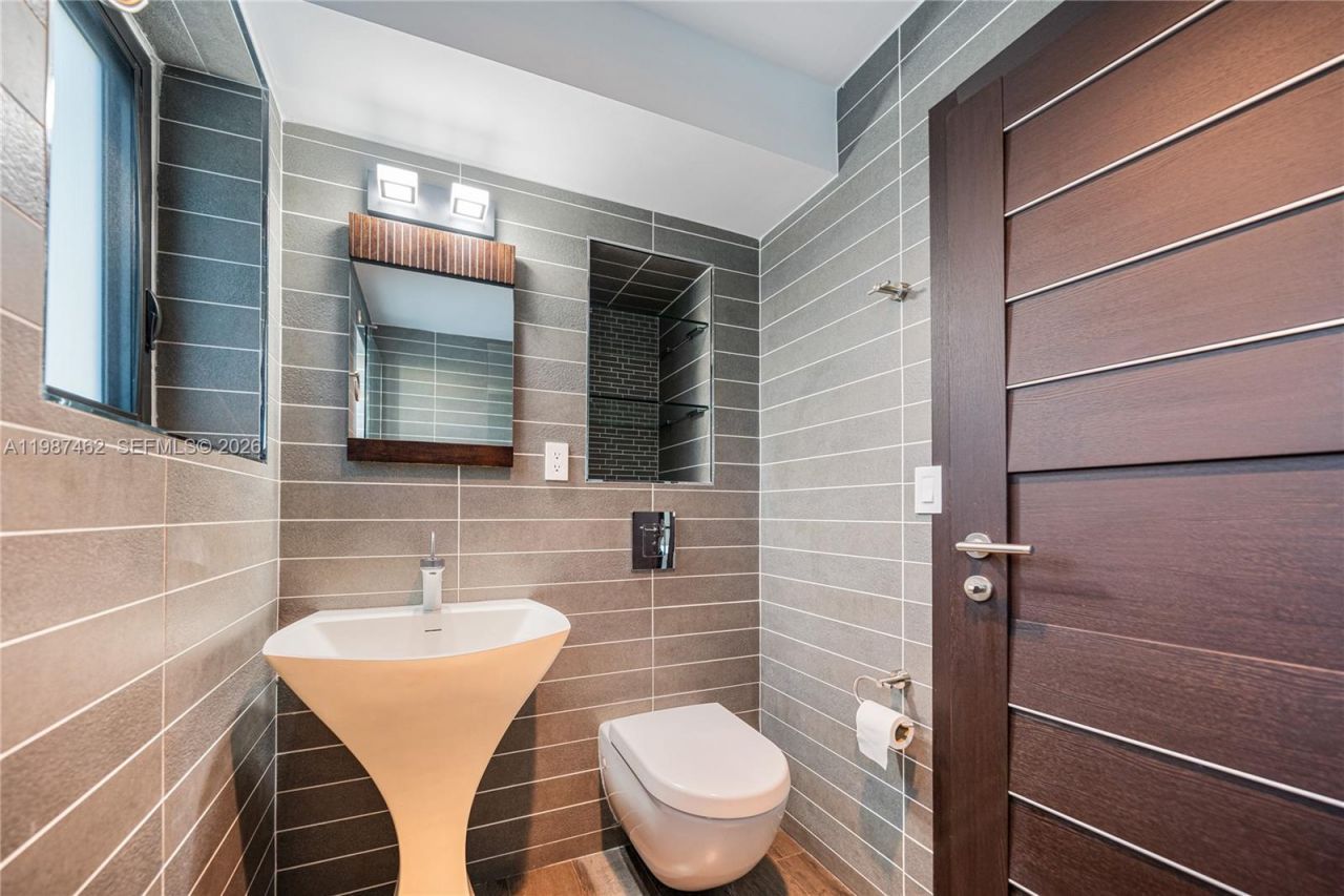 1351 Bay Ter, North Bay Village, FL 33141 Photo