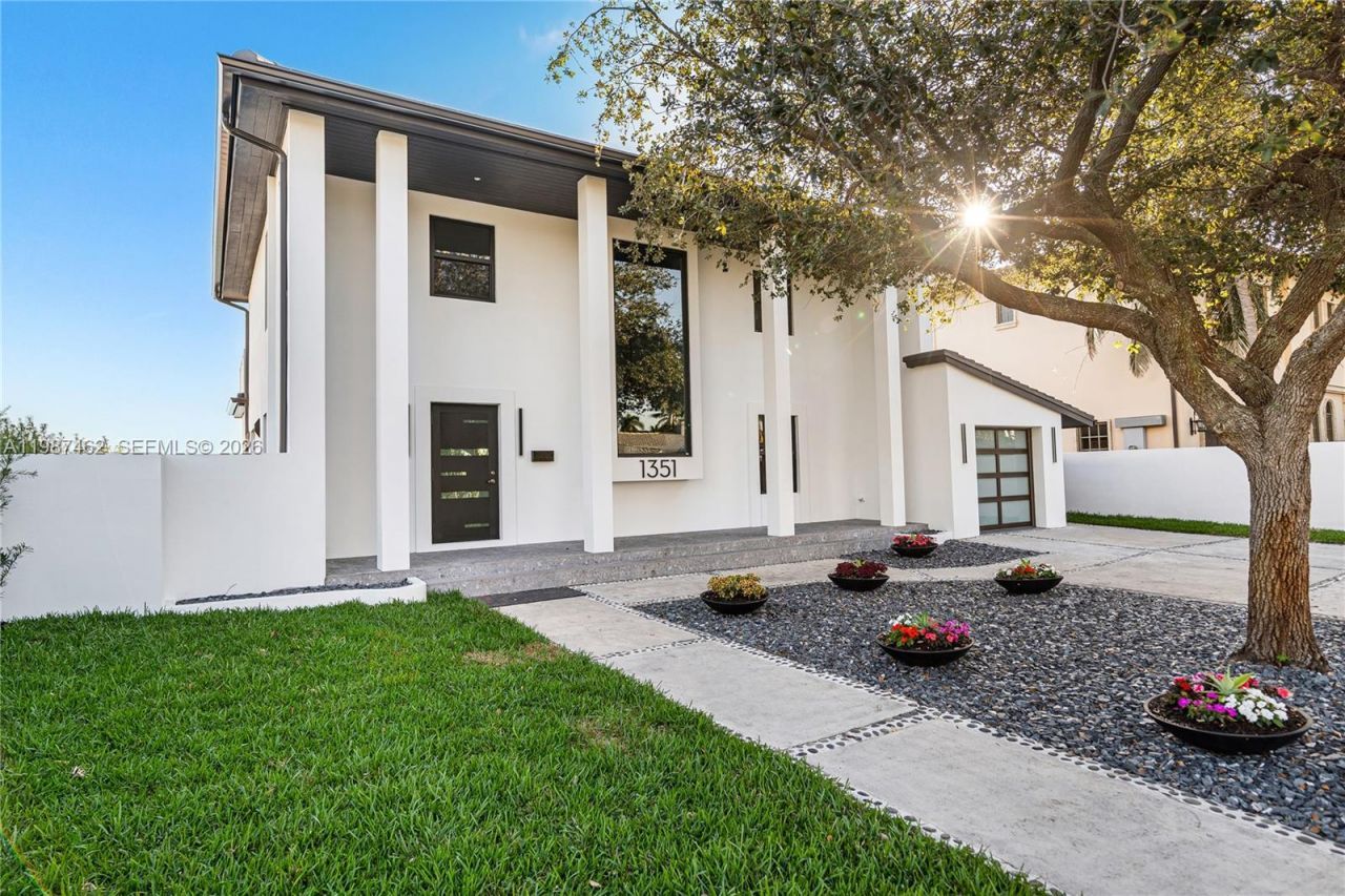 1351 Bay Ter, North Bay Village, FL 33141 Photo