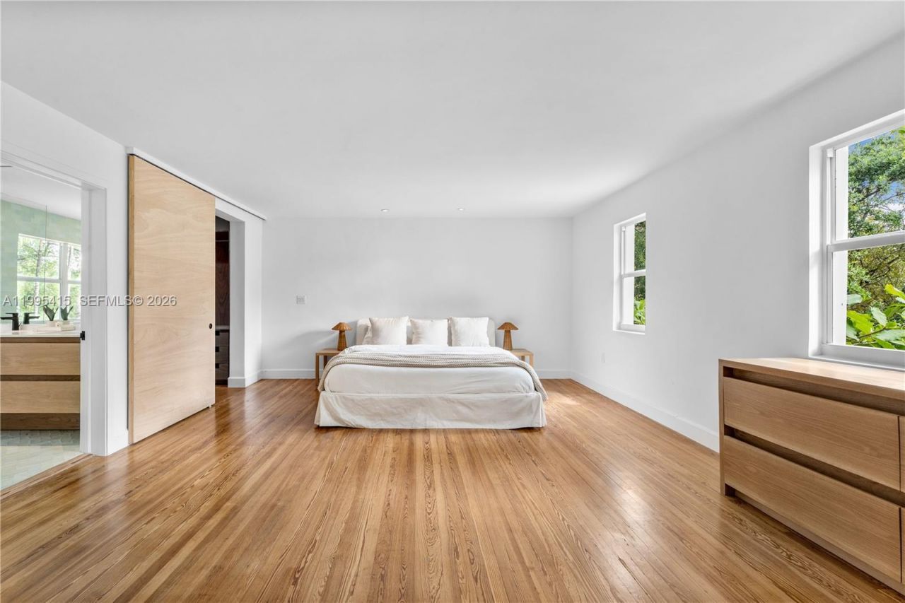 5812 Alton Rd, Miami Beach, FL 33140 Photo