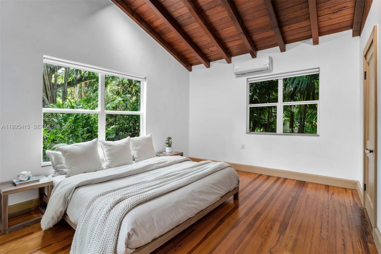 5812 Alton Rd, Miami Beach, FL 33140 Photo