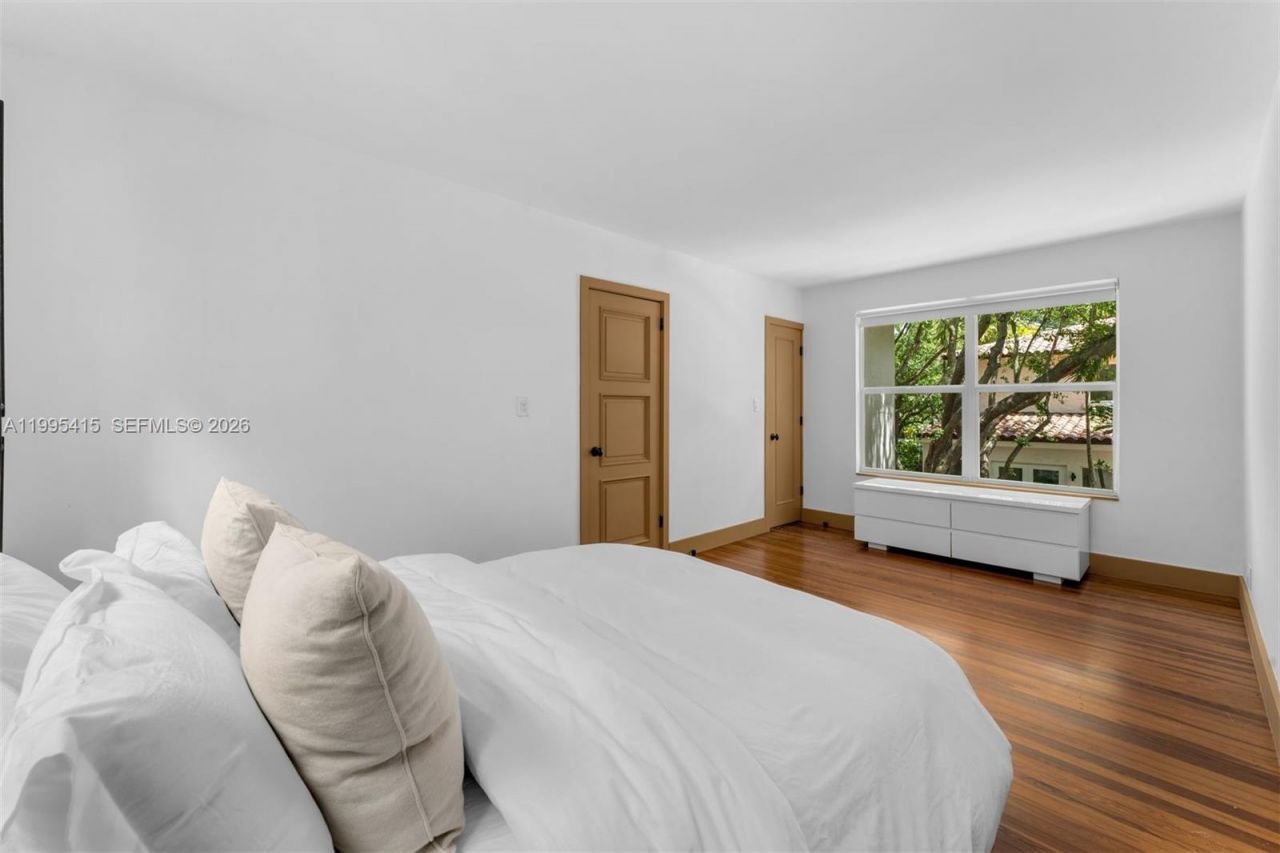 5812 Alton Rd, Miami Beach, FL 33140 Photo