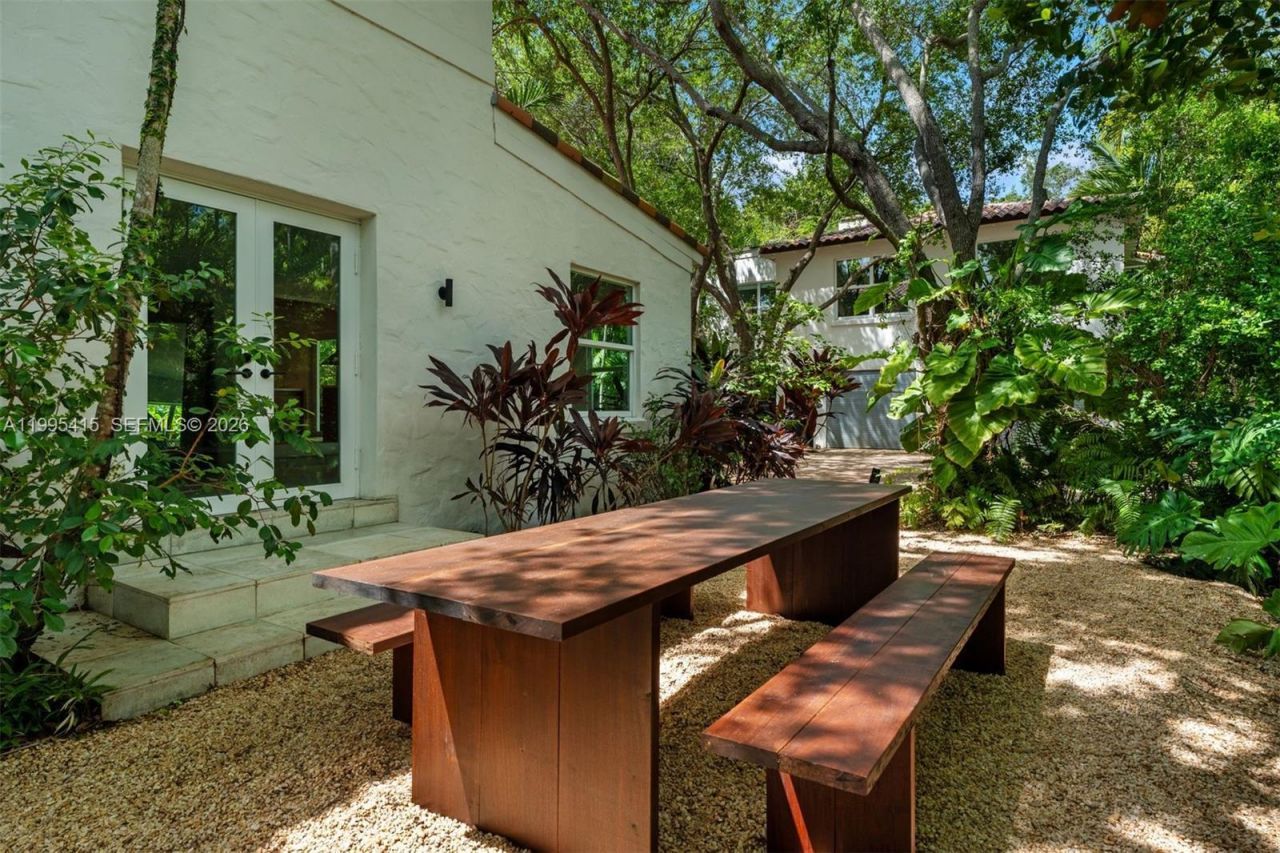 5812 Alton Rd, Miami Beach, FL 33140 Photo