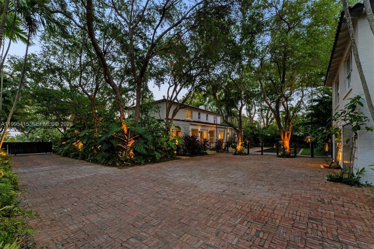 5812 Alton Rd, Miami Beach, FL 33140 Photo