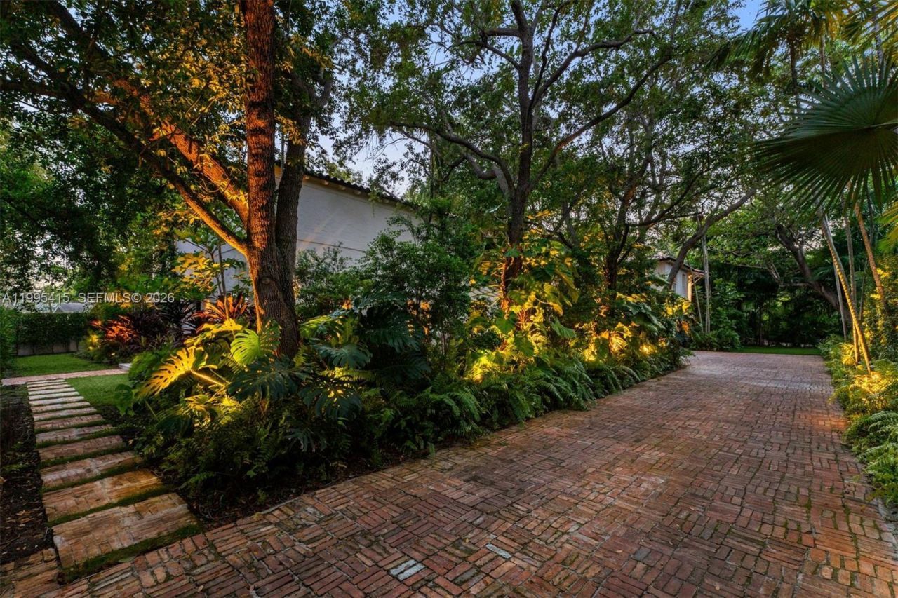 5812 Alton Rd, Miami Beach, FL 33140 Photo