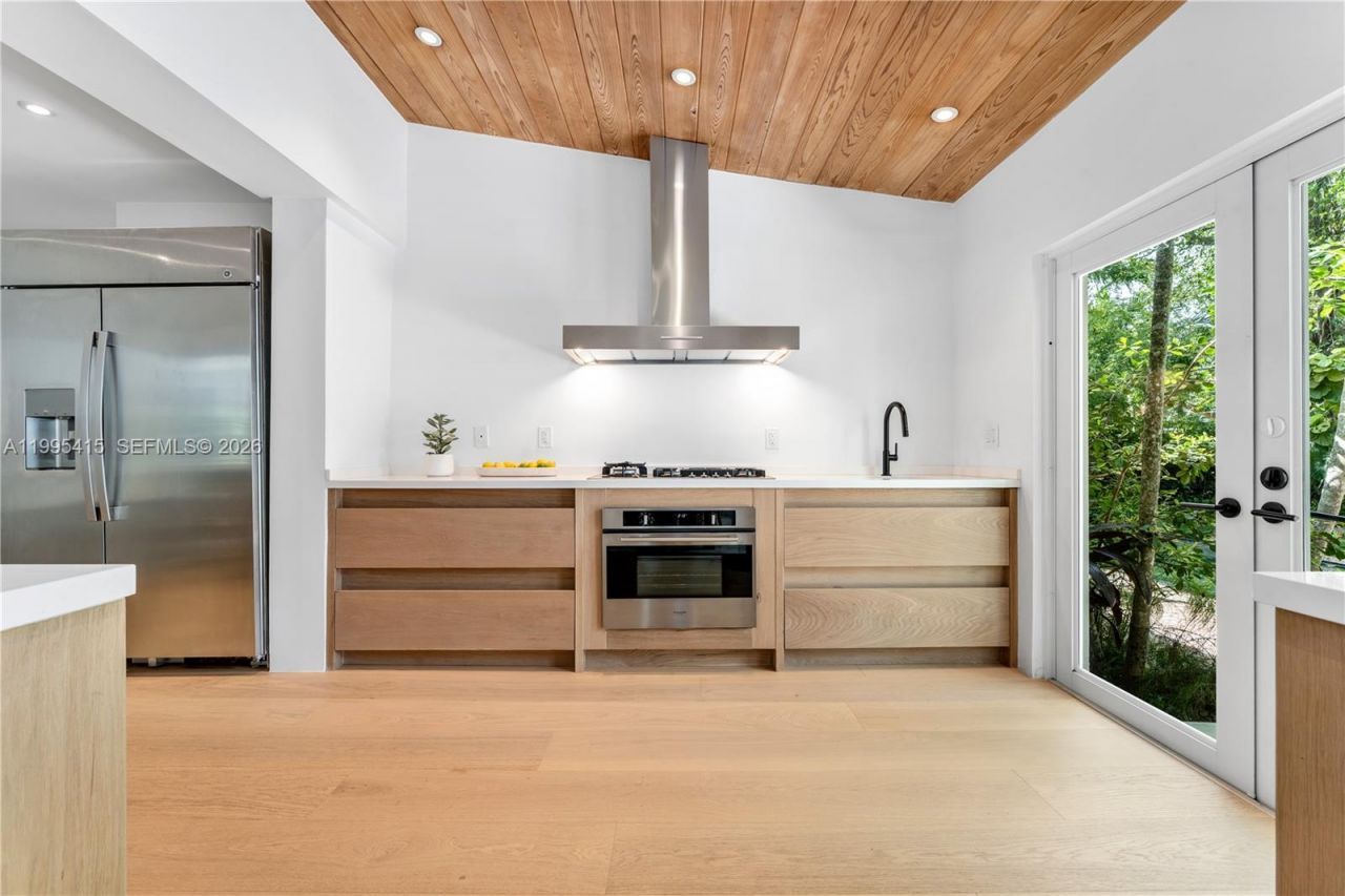 5812 Alton Rd, Miami Beach, FL 33140 Photo