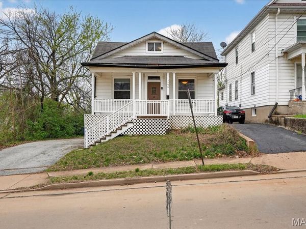 7790 Folk Avenue , Maplewood, MO 63143