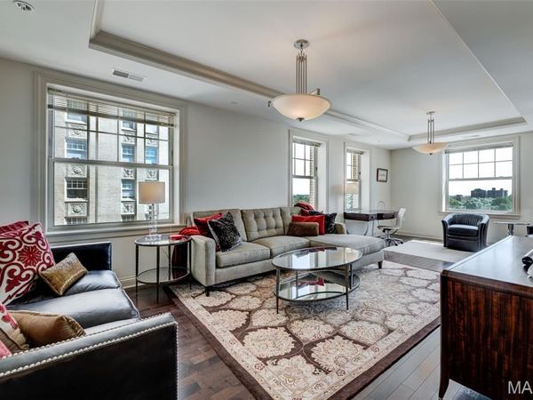 232 N Kingshighway Boulevard, Unit 1102, St Louis, MO 63108