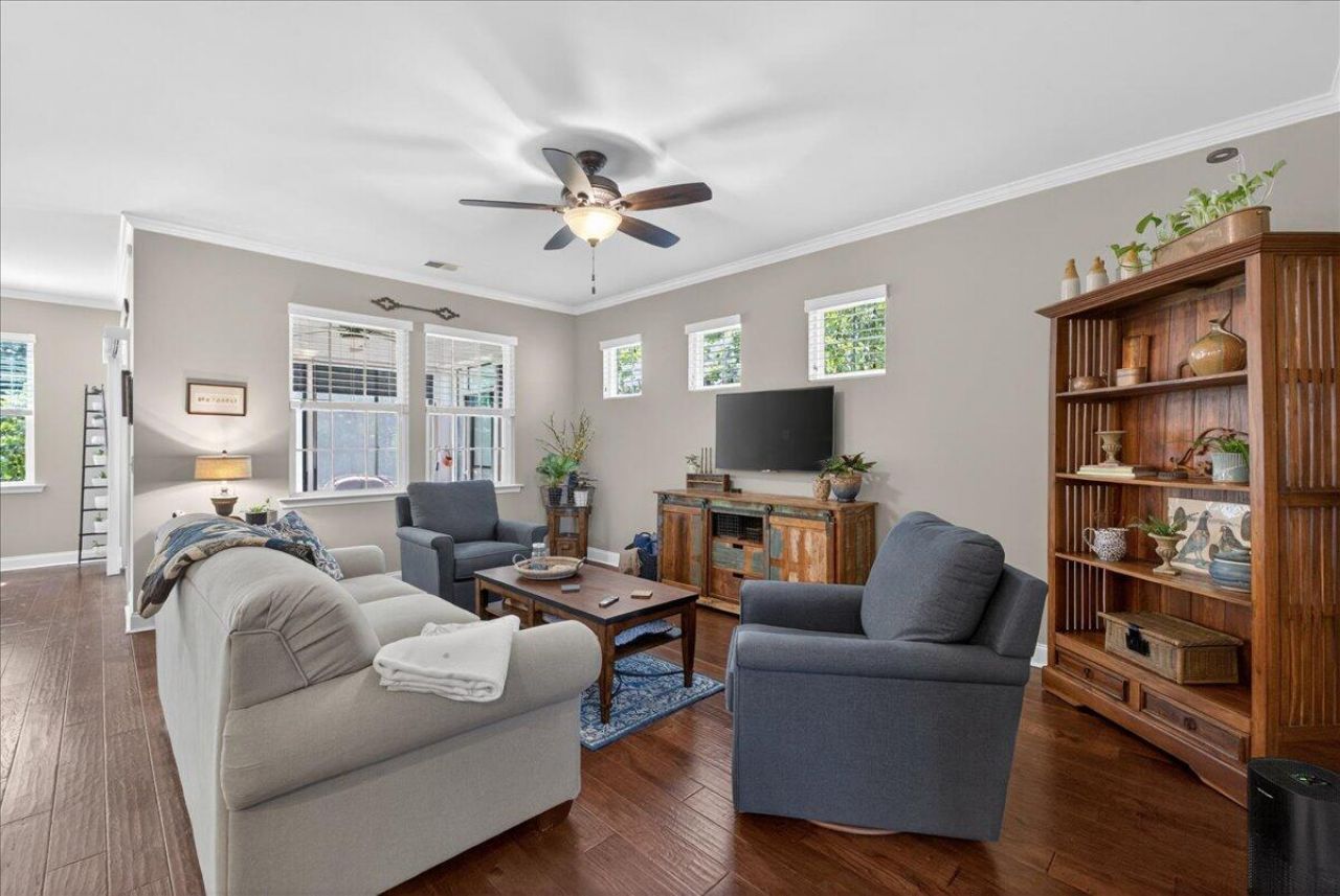 9955 Honeylocust Lane Photo 13