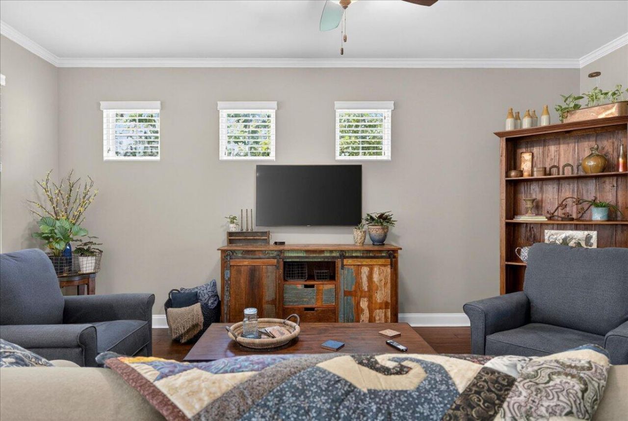 9955 Honeylocust Lane Photo 14