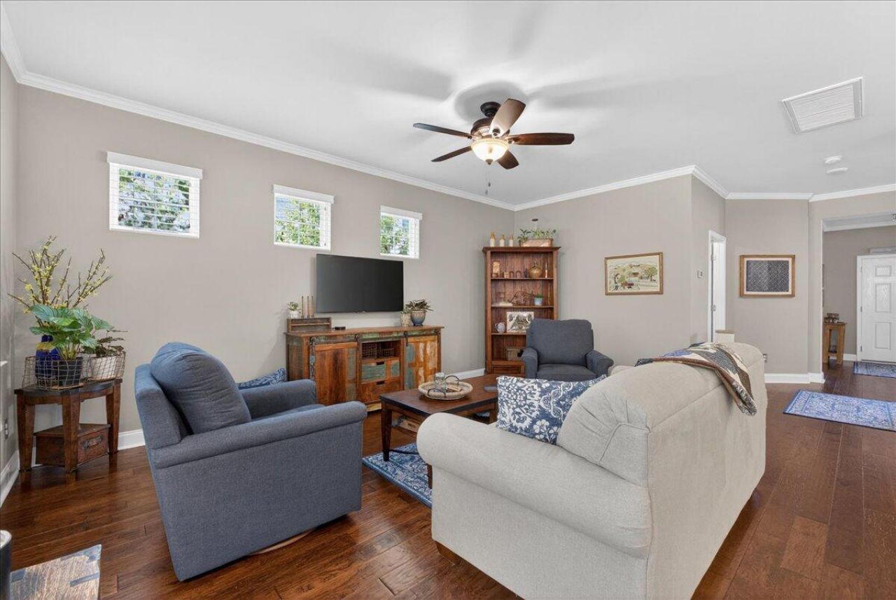 9955 Honeylocust Lane Photo 15