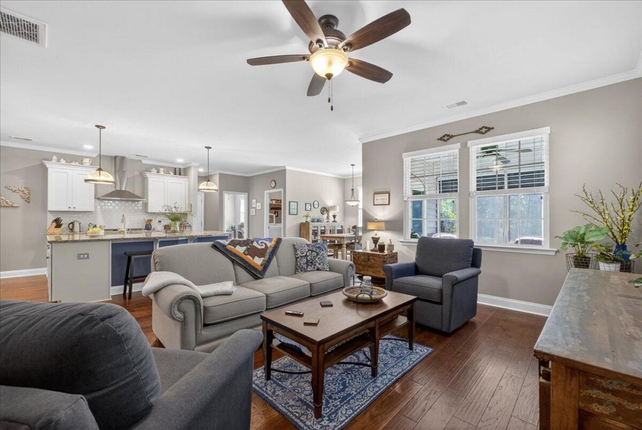 9955 Honeylocust Lane Photo 16