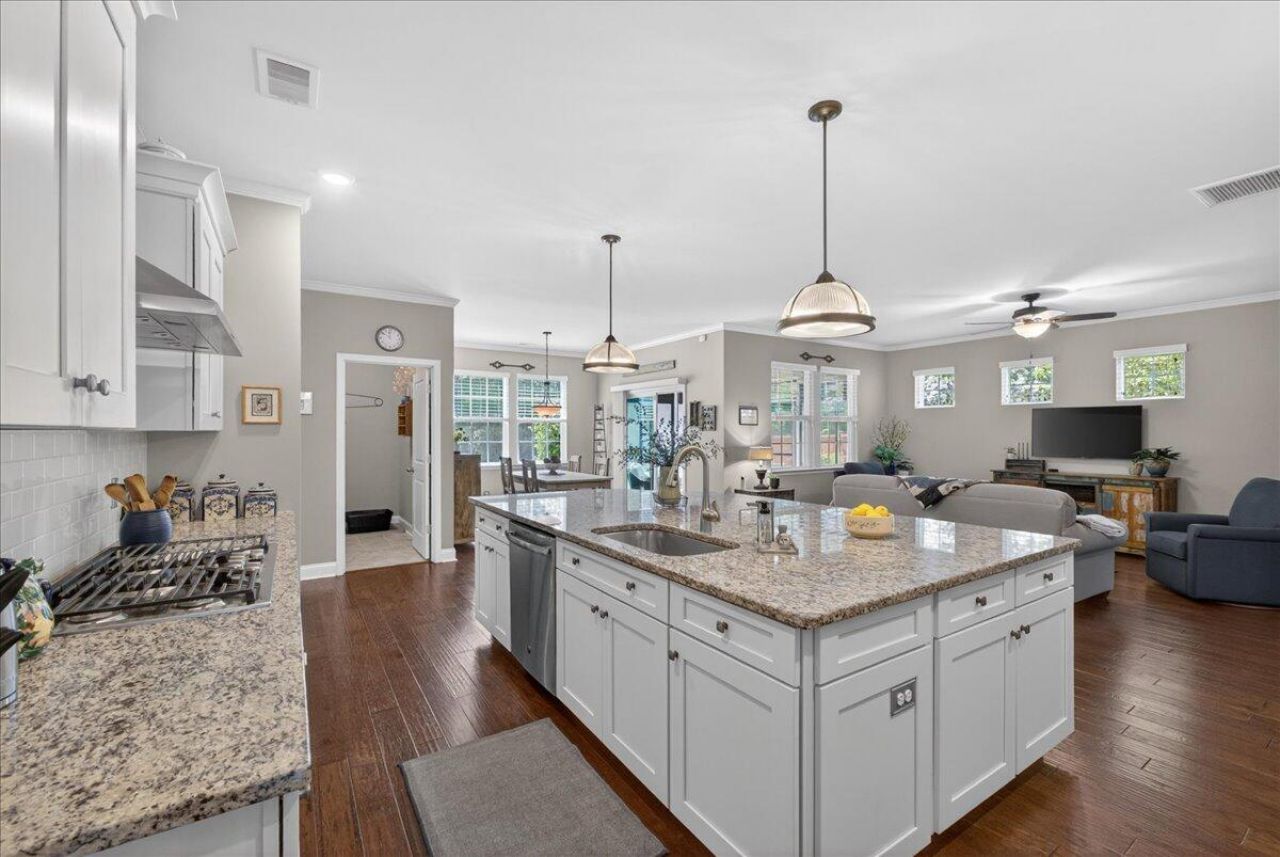 9955 Honeylocust Lane Photo 20