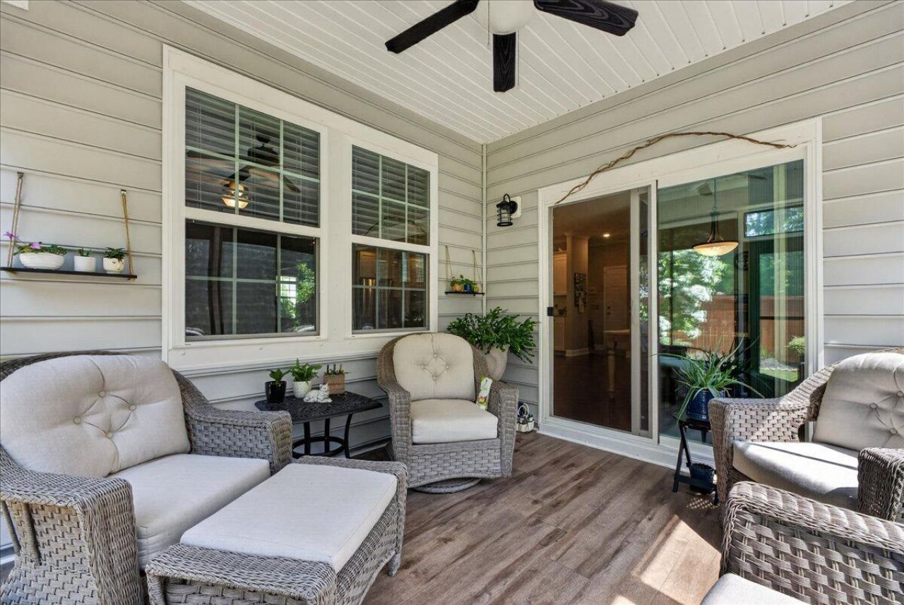 9955 Honeylocust Lane Photo 29