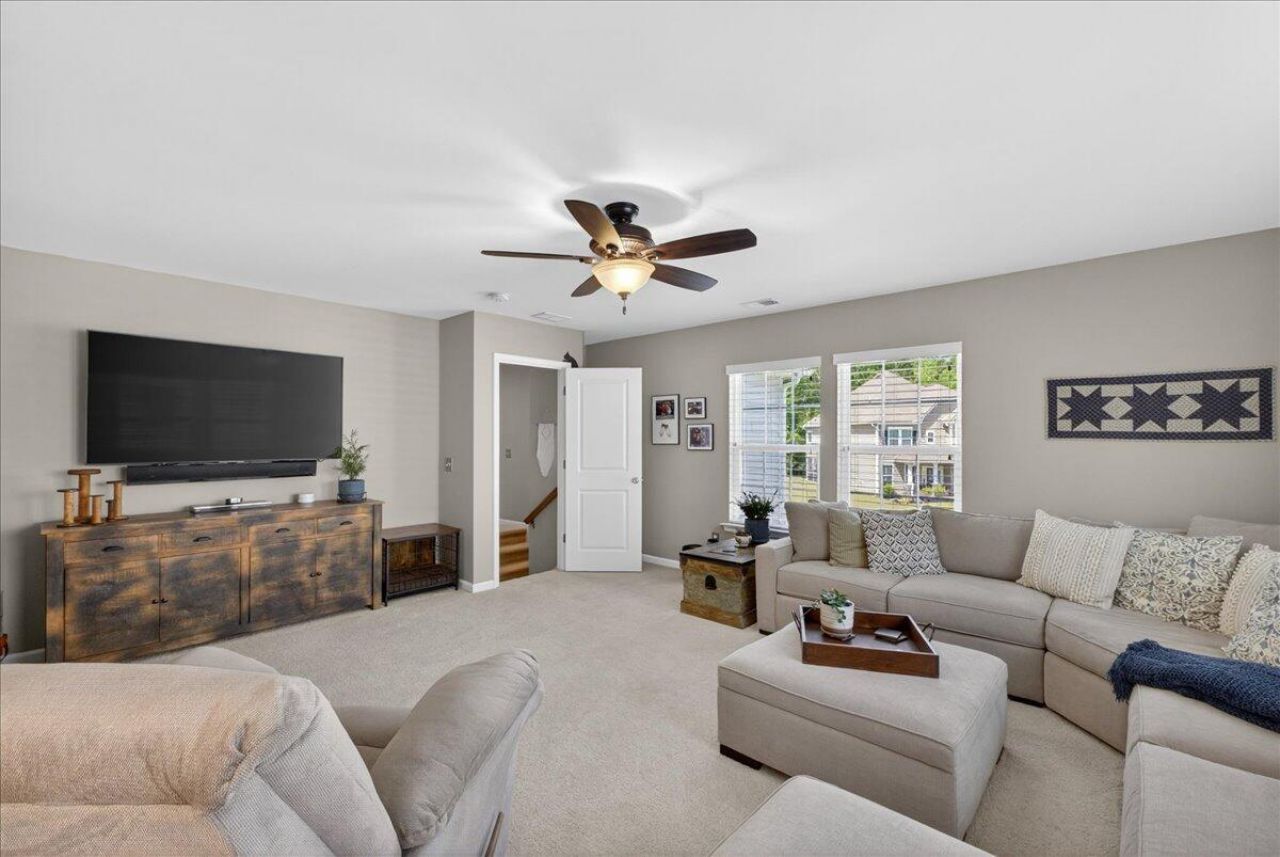 9955 Honeylocust Lane Photo 32