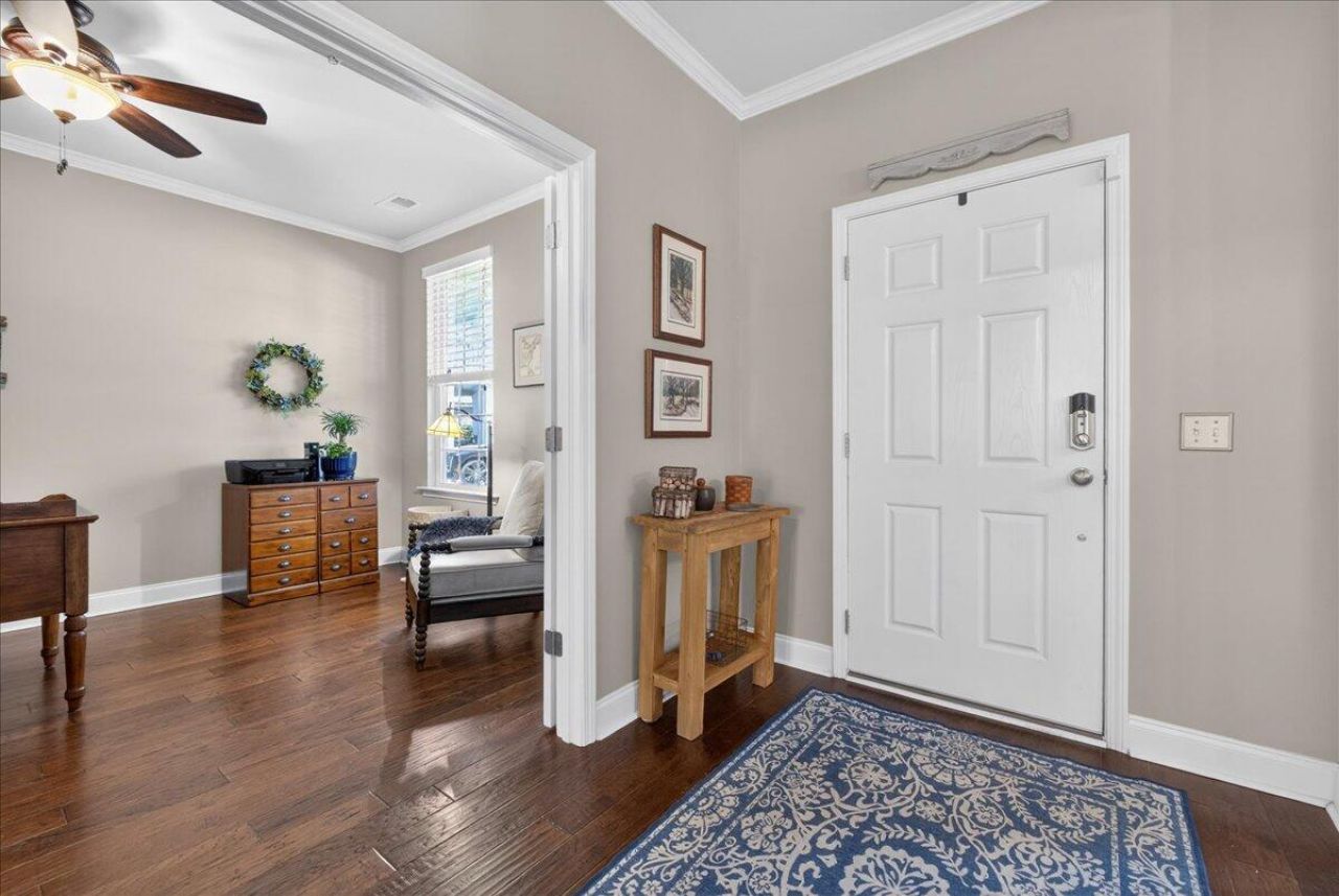 9955 Honeylocust Lane Photo 8