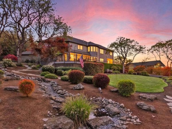 2583 Oak View Circle, Medford, OR 97504