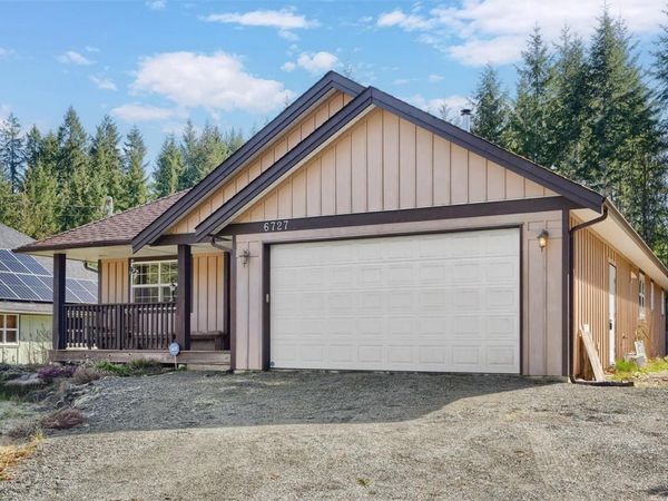 6727 Wall St, Honeymoon Bay, BC V0R 1Y0