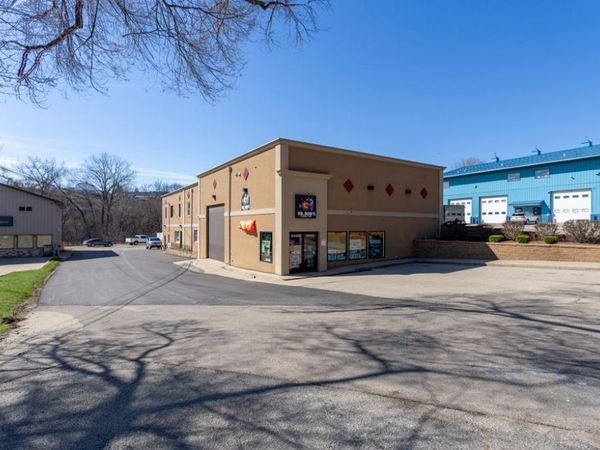 3350 Center Grove Drive, Dubuque, IA 52003