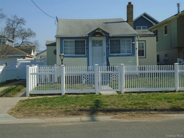 12 North Boulevard, East Rockaway, NY 11518