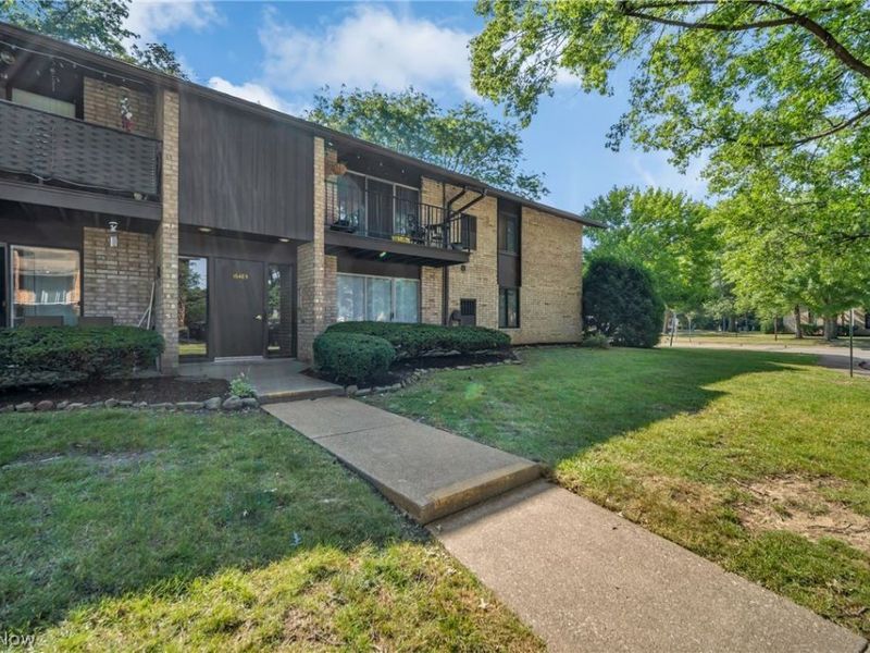 16485 Heather Lane, Unit 101, Middleburg Heights, OH 44130 Photo 1