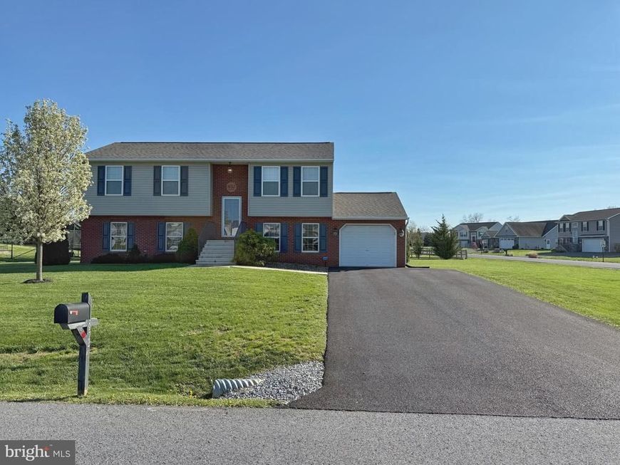 852 Bristol Drive, Greencastle, PA 17225 Main Photo