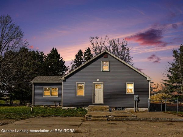 7097 S Clinton Trail, Eaton Rapids, MI 48827