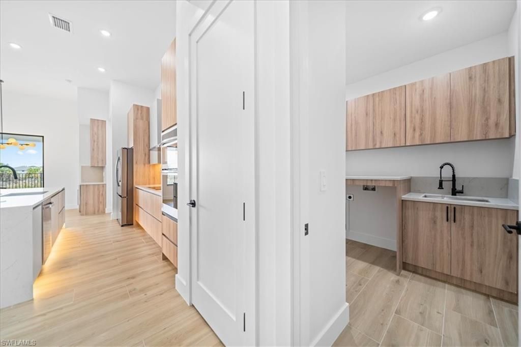 813 NW 8th Ter, Cape Coral, FL 33993 Photo