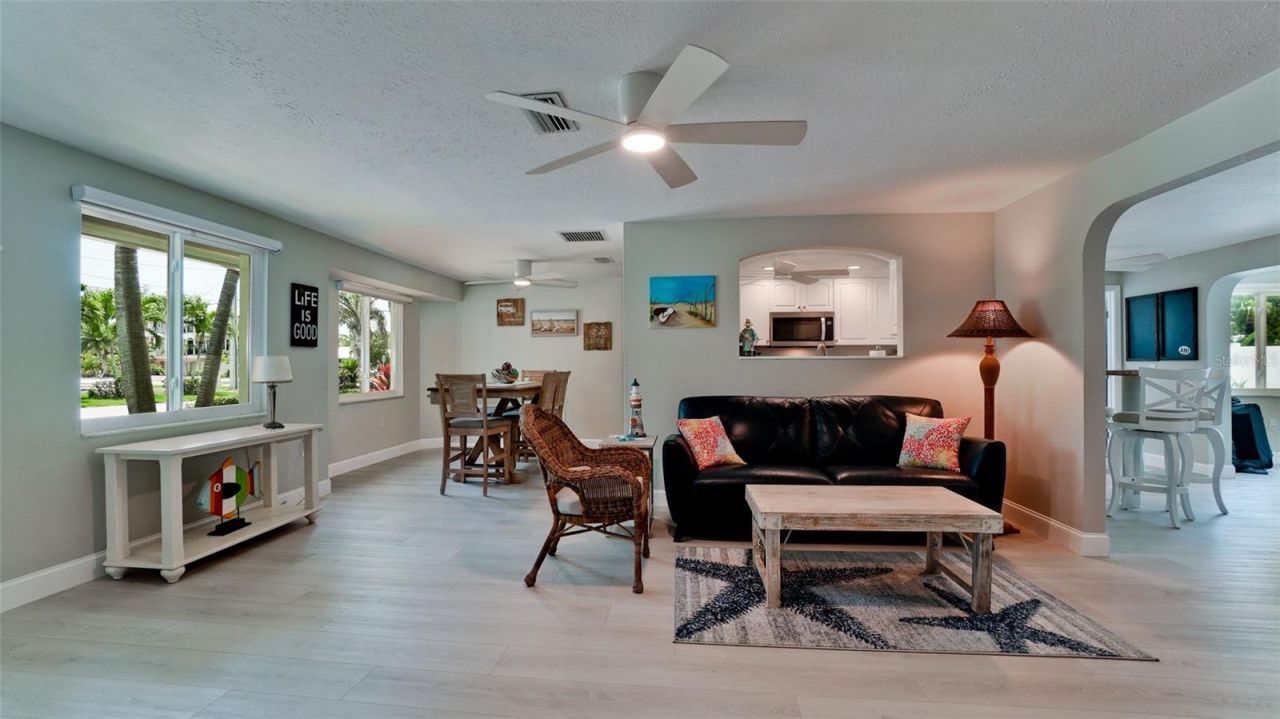 504 69th Street, Holmes Beach, FL 34217 Photo