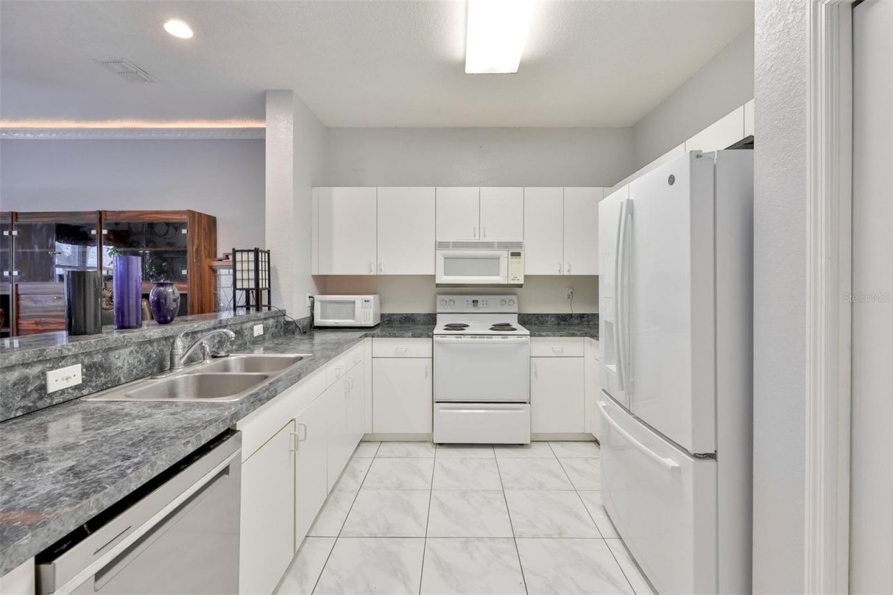 6400 46th Avenue N, Unit 71, Kenneth City, FL 33709 Photo