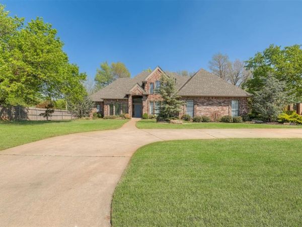 1009 Glenridge Drive, Edmond, OK 73013