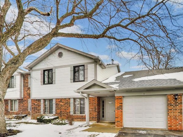 1604 W Partridge Court , Unit 8, Arlington Heights, IL 60004