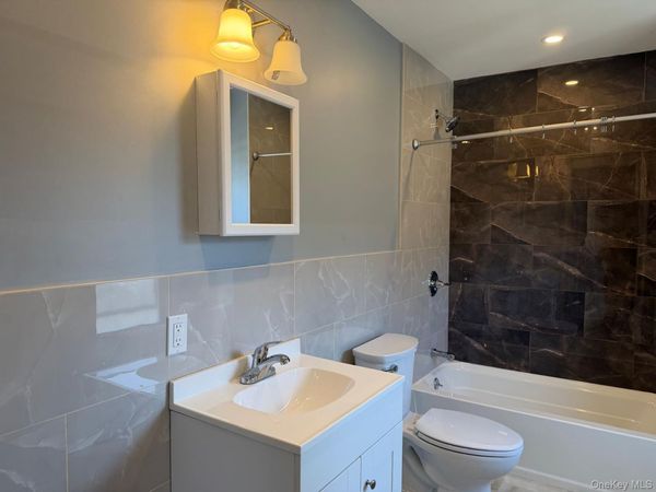 24 Doxsey Place , Unit 2, Lynbrook, NY 11563