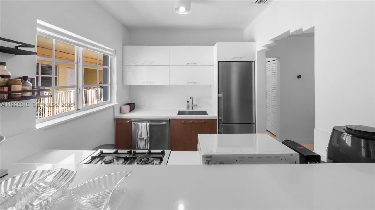 645 Michigan Ave, Unit A, Miami Beach, FL 33139 Photo