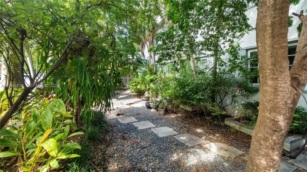 645 Michigan Ave, Unit A, Miami Beach, FL 33139 Photo