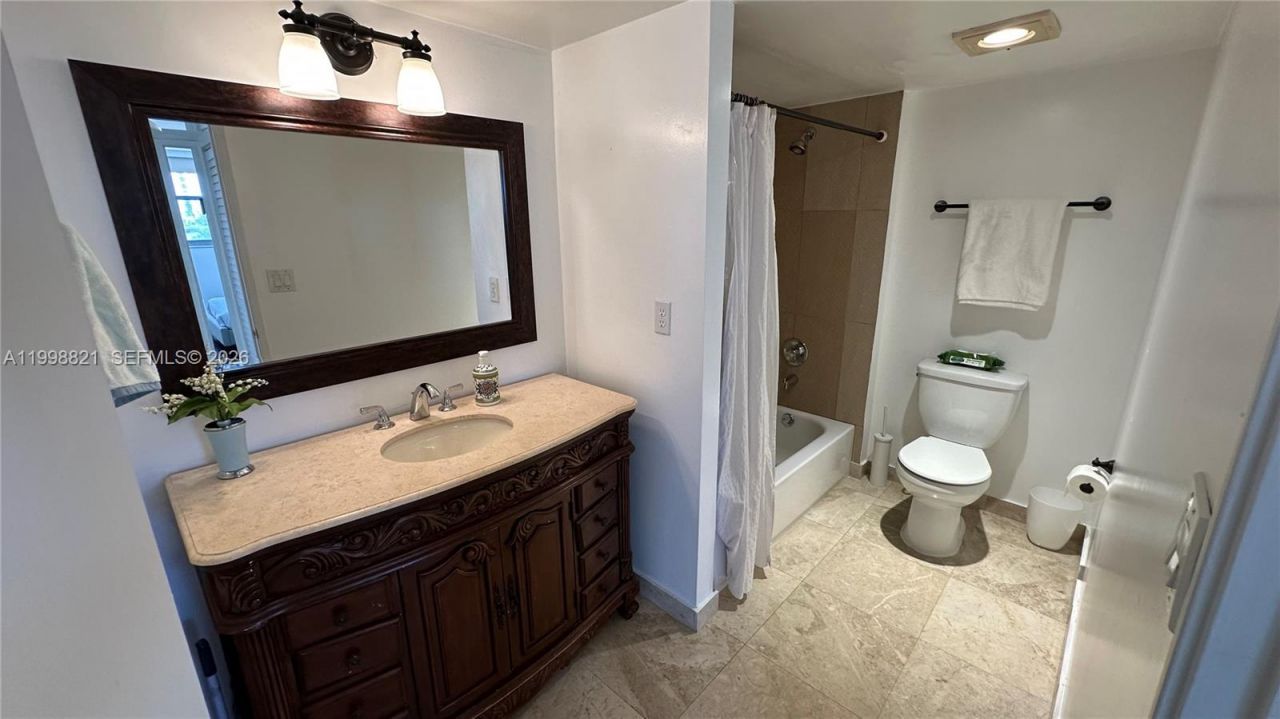 210 174th St, Unit 608, Sunny Isles Beach, FL 33160 Photo