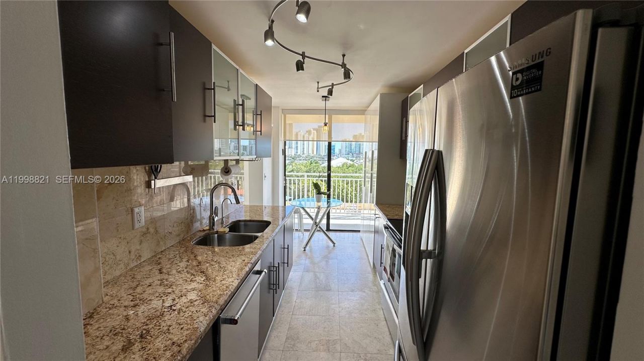 210 174th St, Unit 608, Sunny Isles Beach, FL 33160 Photo