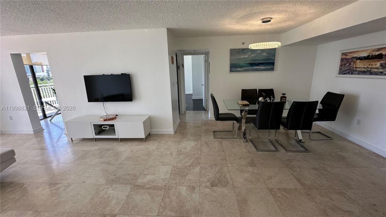 210 174th St, Unit 608, Sunny Isles Beach, FL 33160 Photo
