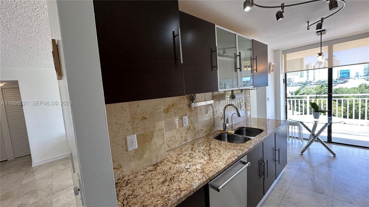 210 174th St, Unit 608, Sunny Isles Beach, FL 33160 Photo