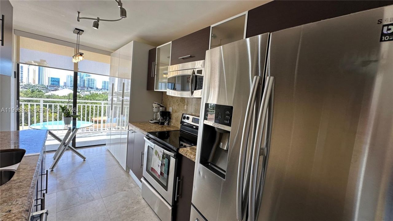 210 174th St, Unit 608, Sunny Isles Beach, FL 33160 Photo