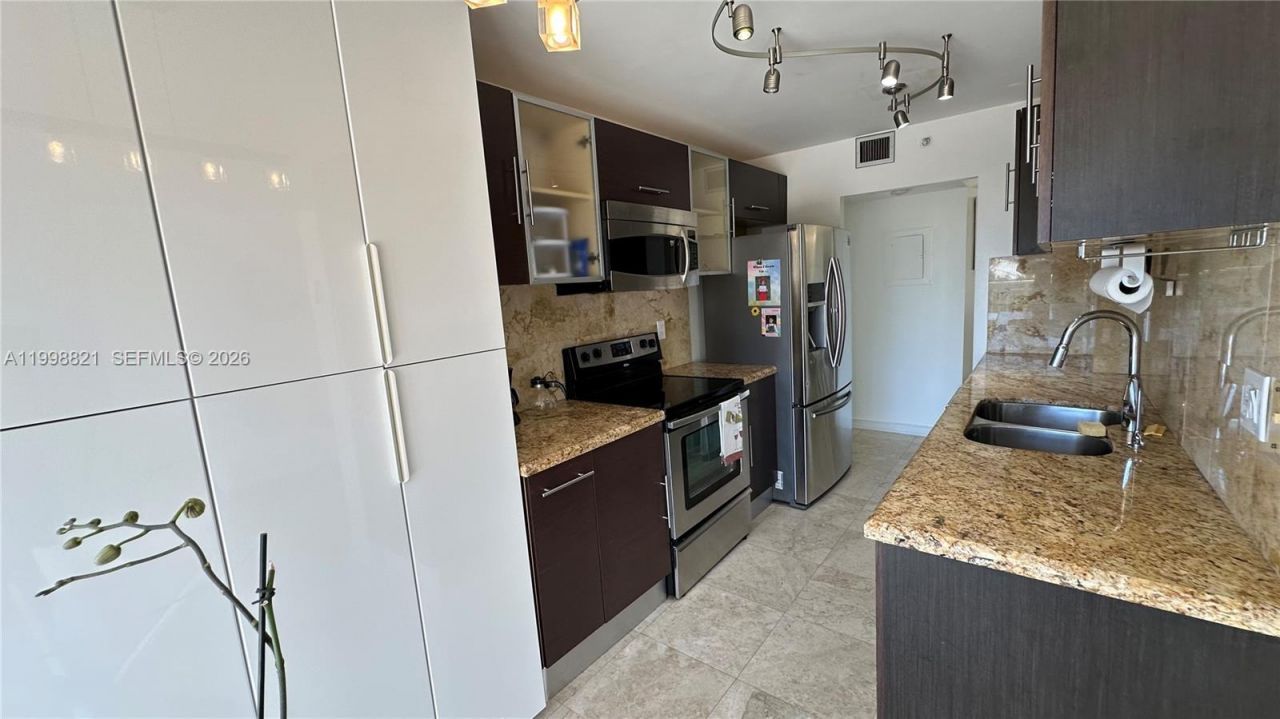 210 174th St, Unit 608, Sunny Isles Beach, FL 33160 Photo